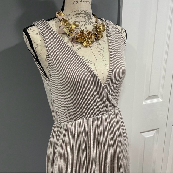 SUPER SOFT Caution to the Wind sleeveless Dress - Picture 3 of 6